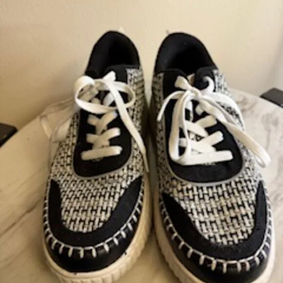 Dream Pairs Sneakers - Picture 2 of 5